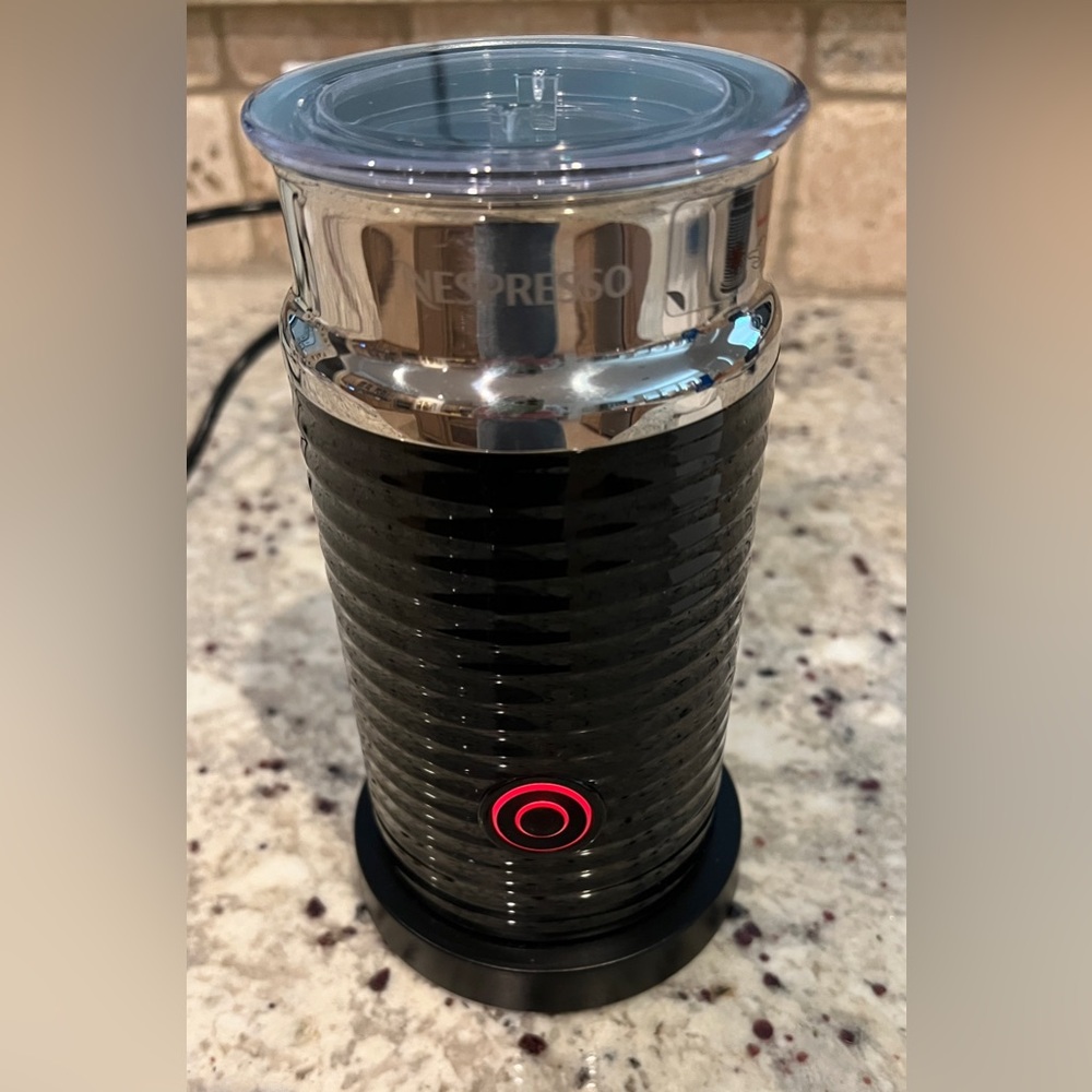 Nespresso Aeroccino 3 Milk Frother 3694